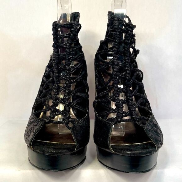Elegant Black Strappy 4.5” Heels Size 7.5